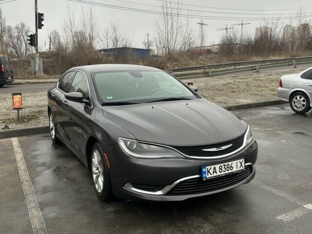 Серый Крайслер 200, объемом двигателя 2.36 л и пробегом 183 тыс. км за 9600 $, фото 1 на Automoto.ua
