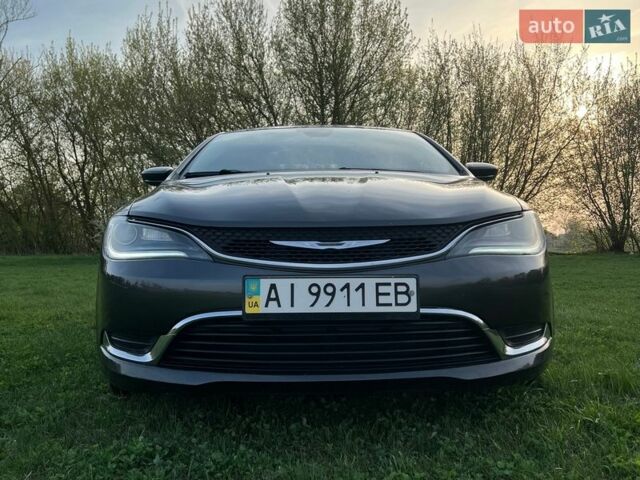 Серый Крайслер 200, объемом двигателя 2.36 л и пробегом 131 тыс. км за 9300 $, фото 1 на Automoto.ua