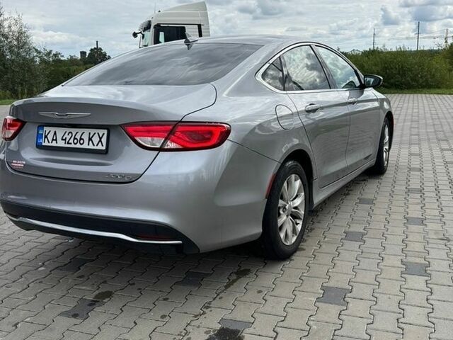 Сірий Крайслер 200, об'ємом двигуна 2.36 л та пробігом 165 тис. км за 9300 $, фото 1 на Automoto.ua