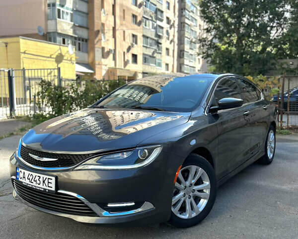 Серый Крайслер 200, объемом двигателя 2.36 л и пробегом 147 тыс. км за 13500 $, фото 1 на Automoto.ua
