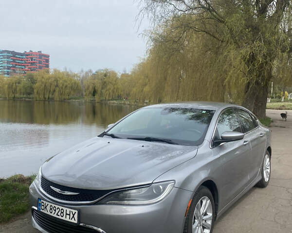 Серый Крайслер 200, объемом двигателя 2.36 л и пробегом 130 тыс. км за 11700 $, фото 1 на Automoto.ua