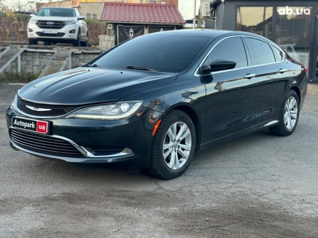 Серый Крайслер 200, объемом двигателя 2.4 л и пробегом 145 тыс. км за 10640 $, фото 1 на Automoto.ua