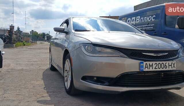 Сірий Крайслер 200, об'ємом двигуна 2.36 л та пробігом 65 тис. км за 11000 $, фото 1 на Automoto.ua