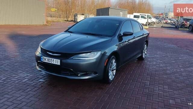 Серый Крайслер 200, объемом двигателя 2.4 л и пробегом 223 тыс. км за 10100 $, фото 1 на Automoto.ua