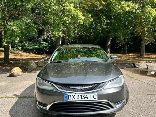 Сірий Крайслер 200, об'ємом двигуна 2.4 л та пробігом 345 тис. км за 7500 $, фото 1 на Automoto.ua