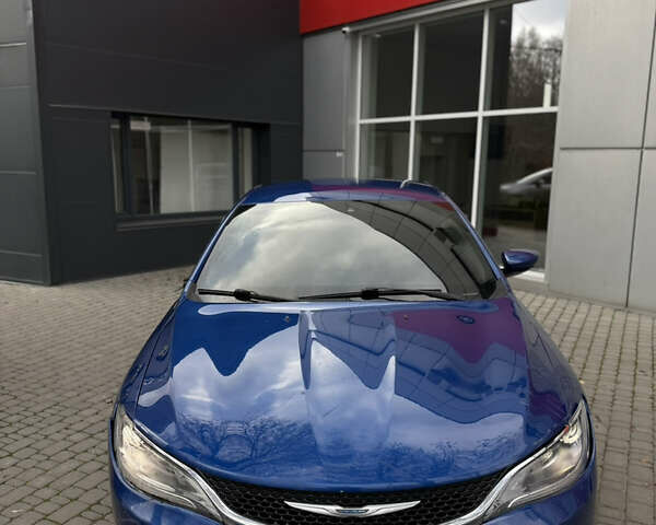 Синий Крайслер 200, объемом двигателя 2.4 л и пробегом 170 тыс. км за 5500 $, фото 1 на Automoto.ua