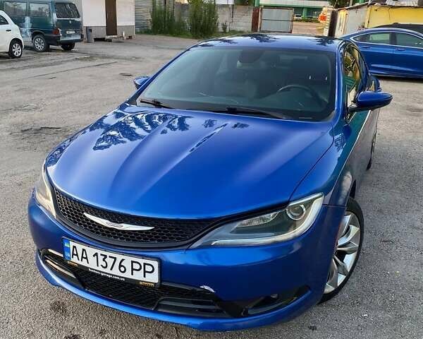 Синий Крайслер 200, объемом двигателя 2.4 л и пробегом 165 тыс. км за 8500 $, фото 1 на Automoto.ua
