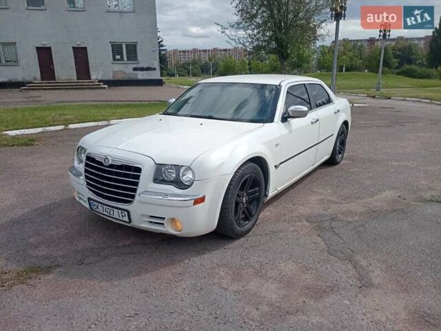 Білий Крайслер 300C, об'ємом двигуна 2.7 л та пробігом 266 тис. км за 5499 $, фото 1 на Automoto.ua