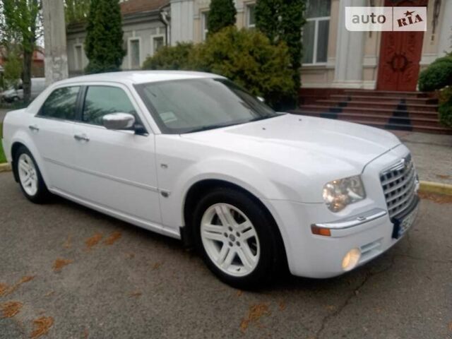 Крайслер 300C 2005 в Николаеве на Automoto.ua Белый Крайслер 300C, объемом двигателя 2.7 л и пробегом 158 тыс. км за 11000 $, фото 1 на Automoto.ua