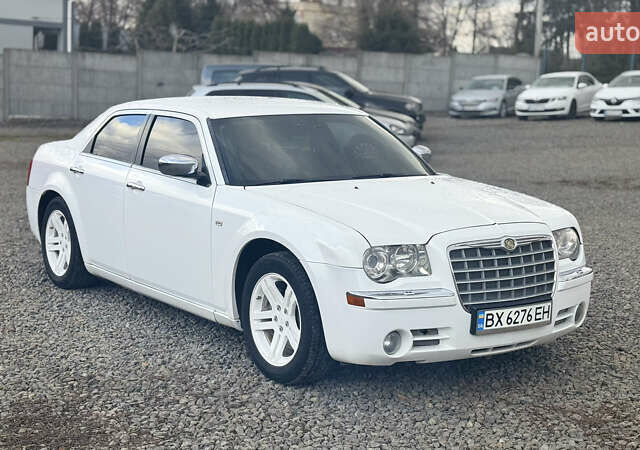 Белый Крайслер 300C, объемом двигателя 3.5 л и пробегом 197 тыс. км за 8300 $, фото 1 на Automoto.ua