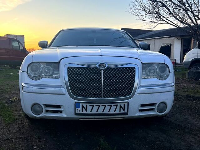 Білий Крайслер 300C, об'ємом двигуна 27 л та пробігом 180 тис. км за 7000 $, фото 1 на Automoto.ua
