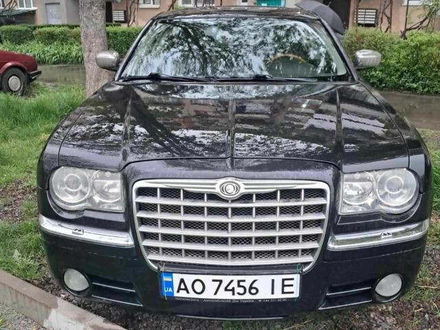 Черный Крайслер 300C, объемом двигателя 2.7 л и пробегом 195 тыс. км за 6500 $, фото 1 на Automoto.ua