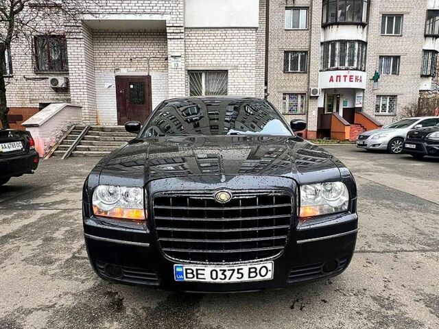 Чорний Крайслер 300C, об'ємом двигуна 3.5 л та пробігом 155 тис. км за 8000 $, фото 1 на Automoto.ua