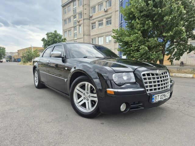 Черный Крайслер 300C, объемом двигателя 2.7 л и пробегом 263 тыс. км за 6984 $, фото 1 на Automoto.ua