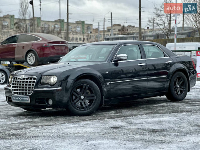 Черный Крайслер 300C, объемом двигателя 2.74 л и пробегом 250 тыс. км за 6300 $, фото 1 на Automoto.ua