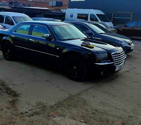 Черный Крайслер 300C, объемом двигателя 2.7 л и пробегом 246 тыс. км за 7000 $, фото 1 на Automoto.ua