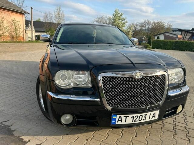 Черный Крайслер 300C, объемом двигателя 2.7 л и пробегом 175 тыс. км за 6006 $, фото 1 на Automoto.ua