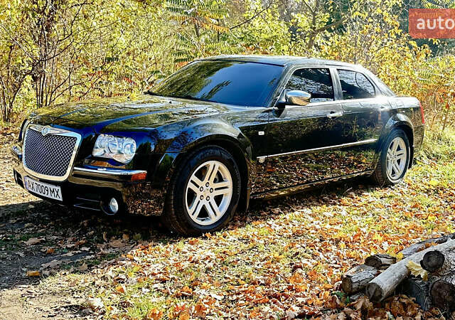 Черный Крайслер 300C, объемом двигателя 3.5 л и пробегом 270 тыс. км за 9500 $, фото 1 на Automoto.ua