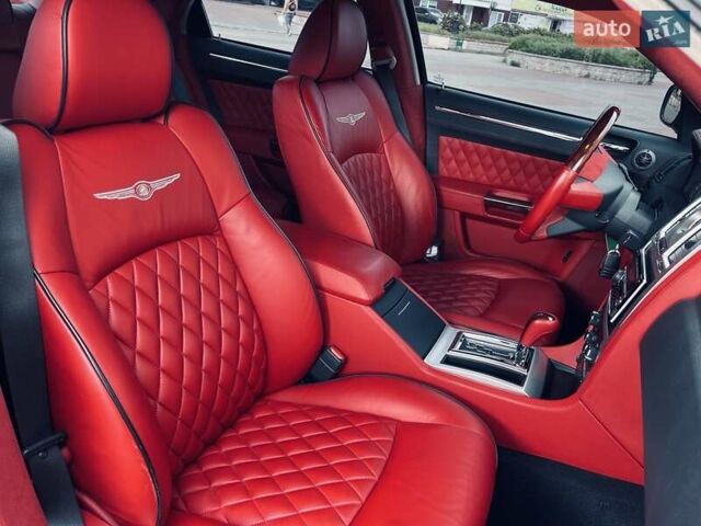 Черный Крайслер 300C, объемом двигателя 5.7 л и пробегом 77 тыс. км за 11500 $, фото 1 на Automoto.ua