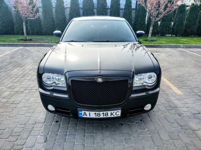 Черный Крайслер 300C, объемом двигателя 2.7 л и пробегом 167 тыс. км за 11500 $, фото 1 на Automoto.ua