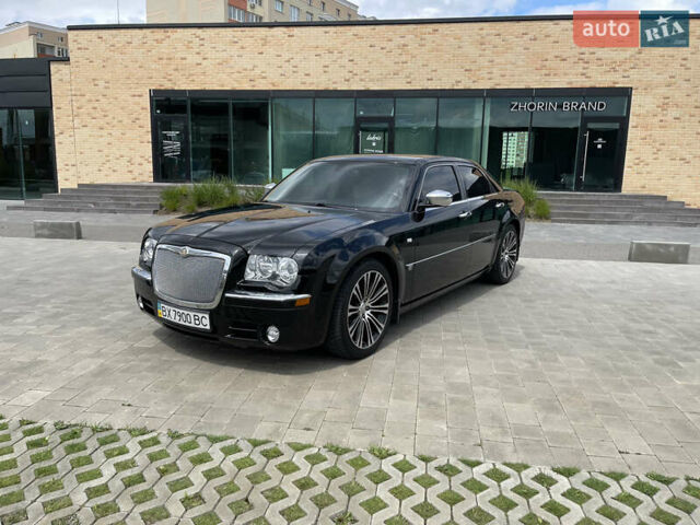 Черный Крайслер 300C, объемом двигателя 2.7 л и пробегом 265 тыс. км за 8200 $, фото 1 на Automoto.ua