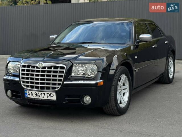 Черный Крайслер 300C, объемом двигателя 2.74 л и пробегом 220 тыс. км за 6450 $, фото 1 на Automoto.ua