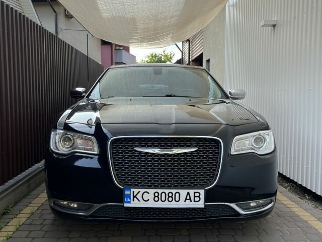 Черный Крайслер 300C, объемом двигателя 3.6 л и пробегом 130 тыс. км за 14000 $, фото 1 на Automoto.ua