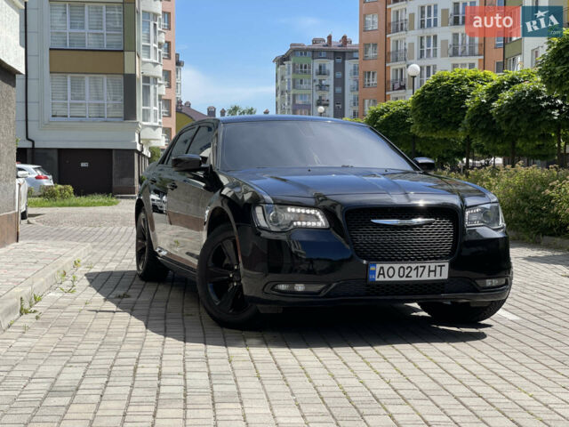 Черный Крайслер 300C, объемом двигателя 3.61 л и пробегом 161 тыс. км за 19999 $, фото 1 на Automoto.ua