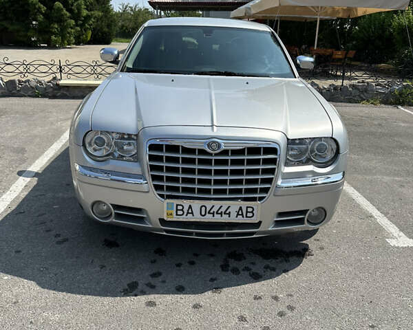 Серый Крайслер 300C, объемом двигателя 0 л и пробегом 173 тыс. км за 8800 $, фото 1 на Automoto.ua