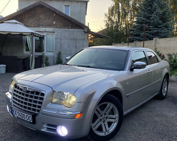 Сірий Крайслер 300C, об'ємом двигуна 3.52 л та пробігом 265 тис. км за 7700 $, фото 1 на Automoto.ua