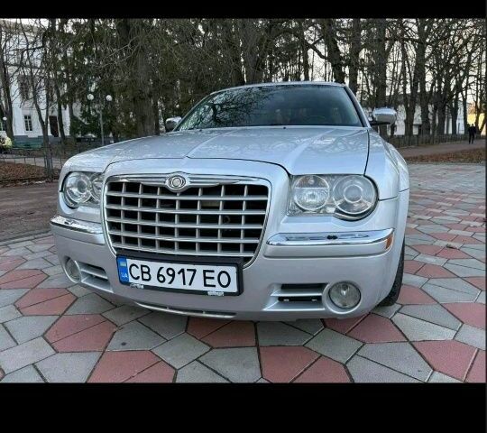 Серый Крайслер 300C, объемом двигателя 3.5 л и пробегом 300 тыс. км за 8588 $, фото 1 на Automoto.ua