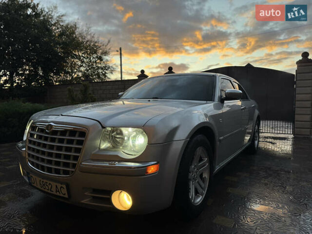 Серый Крайслер 300C, объемом двигателя 2.74 л и пробегом 398 тыс. км за 4950 $, фото 1 на Automoto.ua