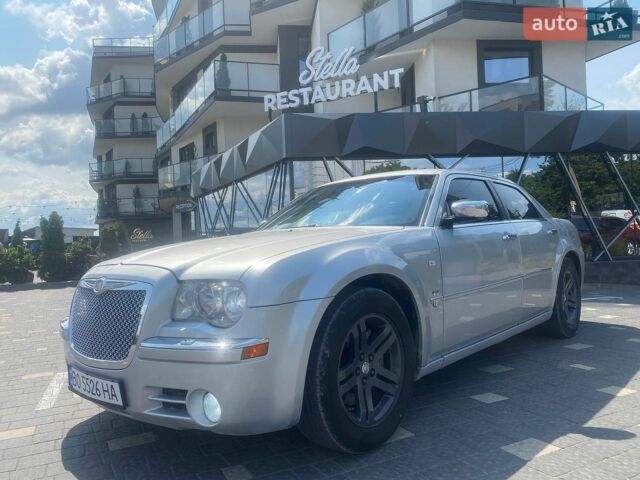 Серый Крайслер 300C, объемом двигателя 2.74 л и пробегом 384 тыс. км за 4750 $, фото 1 на Automoto.ua