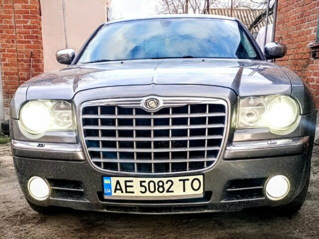 Сірий Крайслер 300C, об'ємом двигуна 2.7 л та пробігом 218 тис. км за 7893 $, фото 1 на Automoto.ua