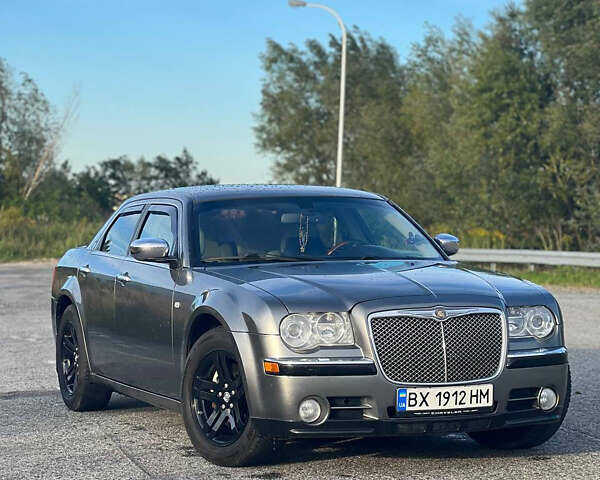 Серый Крайслер 300C, объемом двигателя 2.99 л и пробегом 230 тыс. км за 9000 $, фото 1 на Automoto.ua