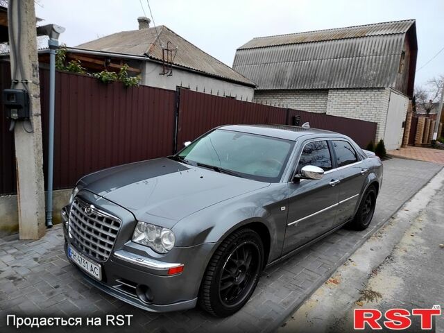 Серый Крайслер 300C, объемом двигателя 2.7 л и пробегом 241 тыс. км за 6800 $, фото 1 на Automoto.ua