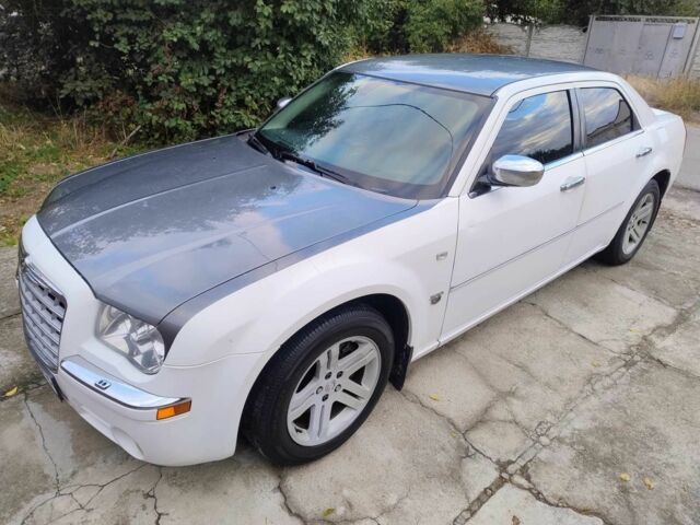 Серый Крайслер 300C, объемом двигателя 2.7 л и пробегом 277 тыс. км за 9121 $, фото 1 на Automoto.ua