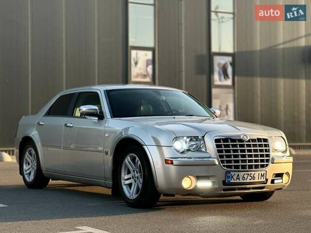 Серый Крайслер 300C, объемом двигателя 2.99 л и пробегом 216 тыс. км за 8900 $, фото 1 на Automoto.ua