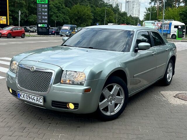 Сірий Крайслер 300C, об'ємом двигуна 3.5 л та пробігом 220 тис. км за 6500 $, фото 1 на Automoto.ua