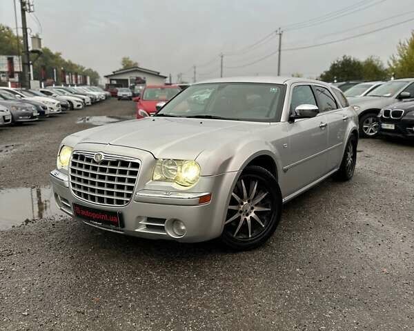 Серый Крайслер 300C, объемом двигателя 5.65 л и пробегом 328 тыс. км за 8999 $, фото 1 на Automoto.ua