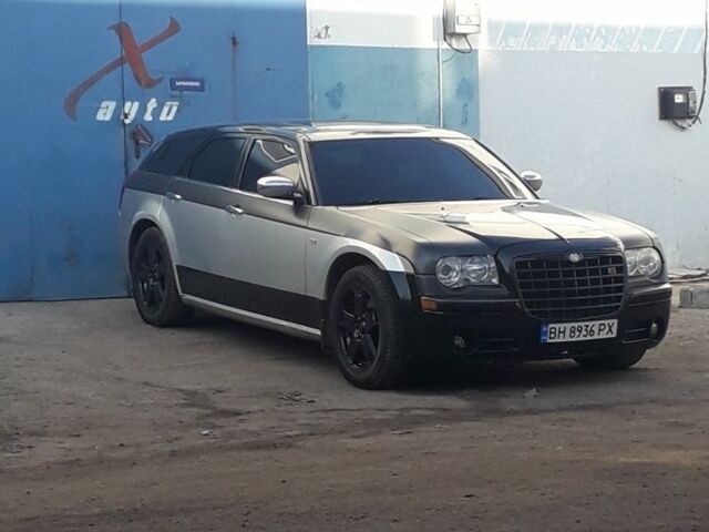 Серый Крайслер 300C, объемом двигателя 5.7 л и пробегом 350 тыс. км за 8938 $, фото 1 на Automoto.ua