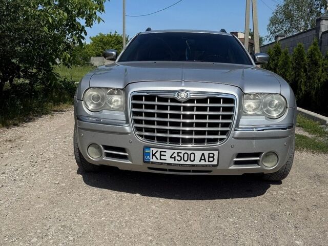 Серый Крайслер 300C, объемом двигателя 3.52 л и пробегом 279 тыс. км за 5500 $, фото 1 на Automoto.ua