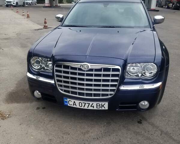 Синий Крайслер 300C, объемом двигателя 2.74 л и пробегом 150 тыс. км за 6000 $, фото 1 на Automoto.ua
