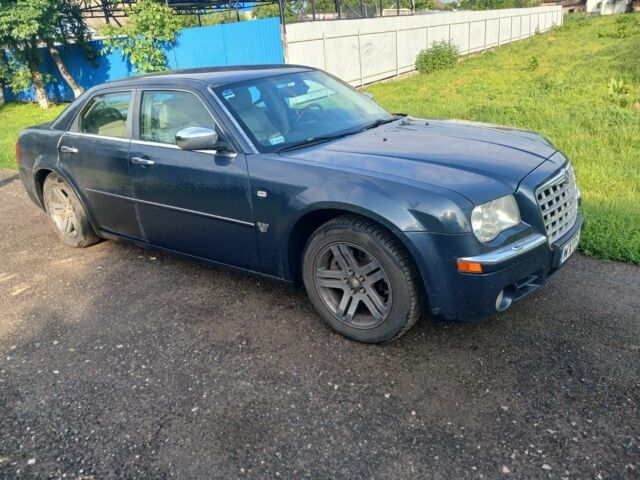 Синий Крайслер 300C, объемом двигателя 3 л и пробегом 398 тыс. км за 6038 $, фото 1 на Automoto.ua