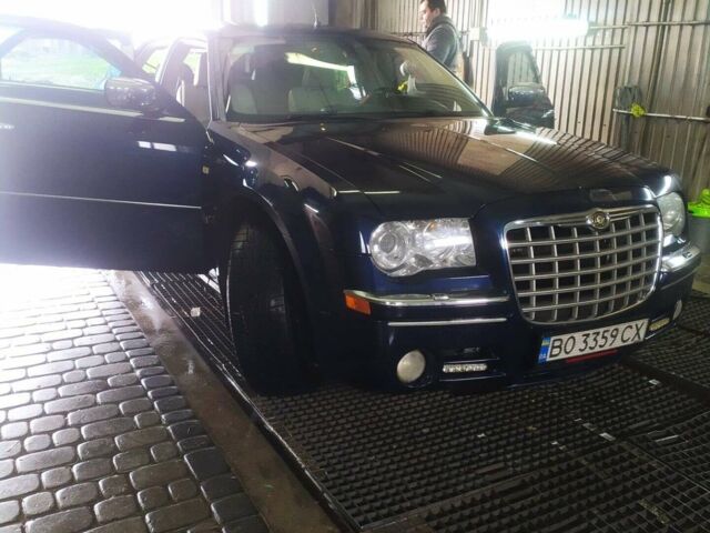 Синий Крайслер 300C, объемом двигателя 3 л и пробегом 250 тыс. км за 8500 $, фото 1 на Automoto.ua