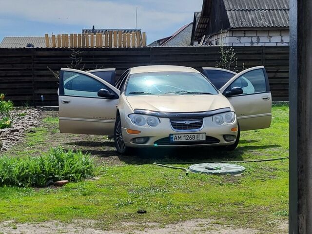 Бежевый Крайслер 300М, объемом двигателя 2.7 л и пробегом 312 тыс. км за 1350 $, фото 1 на Automoto.ua