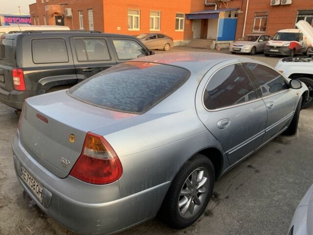 Серый Крайслер 300М, объемом двигателя 2.7 л и пробегом 280 тыс. км за 2000 $, фото 1 на Automoto.ua