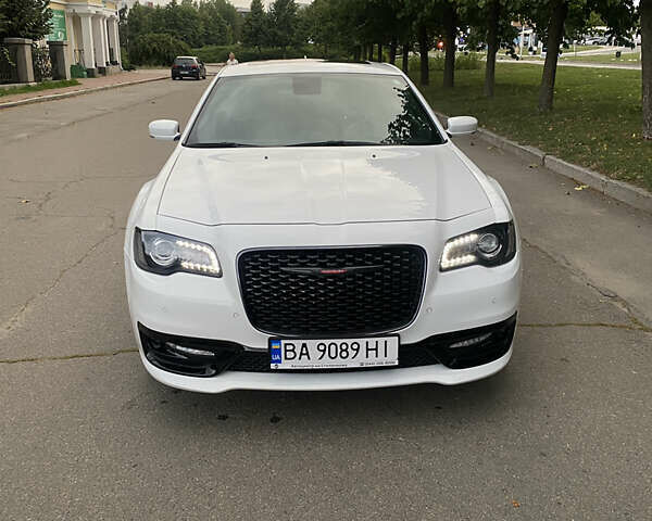 Белый Крайслер 300 S, объемом двигателя 3.6 л и пробегом 38 тыс. км за 24999 $, фото 1 на Automoto.ua