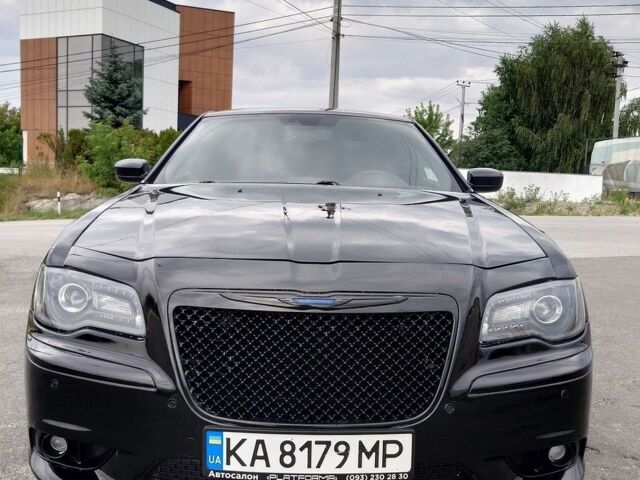 Черный Крайслер 300 S, объемом двигателя 5.7 л и пробегом 139 тыс. км за 14500 $, фото 1 на Automoto.ua
