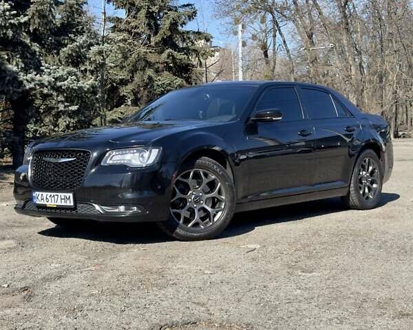 Чорний Крайслер 300 S, об'ємом двигуна 3.6 л та пробігом 137 тис. км за 14500 $, фото 1 на Automoto.ua